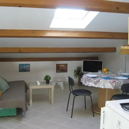 T 2 Avec Velux Sous Les Combes De 34 M2